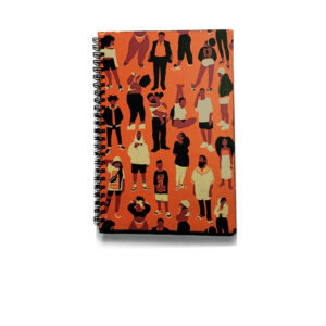Caderno com capa em tons de laranja, preto e branco e wire-o preto com ilustração de diversas pessoas negras, em situações distintas. O caderno pra quem ama nosso pessoal.