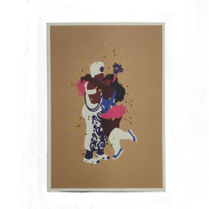 Print em tons de laranja, azul, rosa e branco, de casal de homem negro e mulher negra de pé, se abraçando e se beijando. ela de collant e tutu, ele de filho de Gandhy. O print pra quem ama a quarta de cinzas e que são a nossa cara.